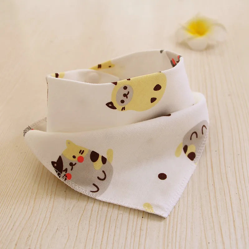 Babete Triangular de Tecido – Estilo e Praticidade para o Seu Bebê