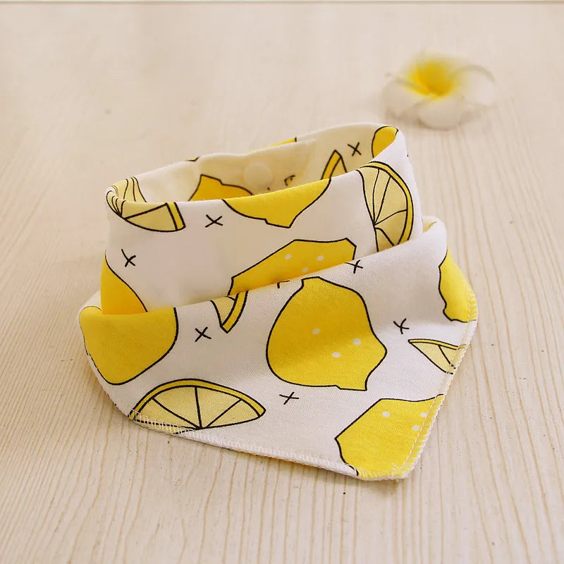 Babete Triangular de Tecido – Estilo e Praticidade para o Seu Bebê