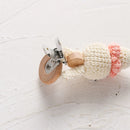 Clips Prendedor de Chupeta em Madeira e Crochê